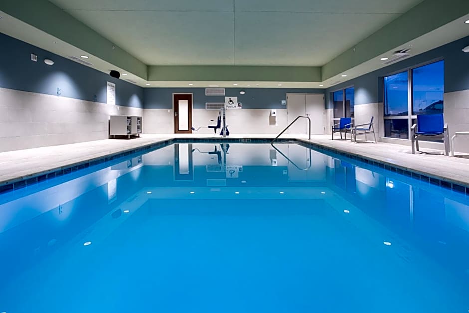 Holiday Inn Express & Suites - Goodland I-70 By IHG