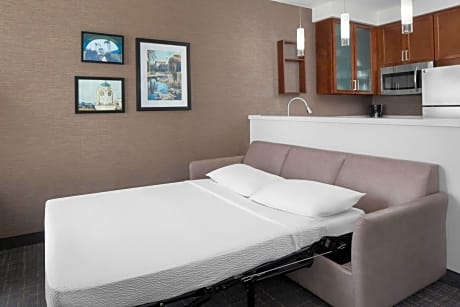Two-Bedroom Suite with Roll-in Shower - Mobility and Hearing Accessible