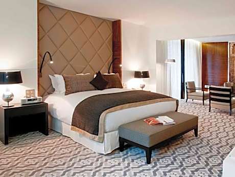 PRESTIGE SUITE, 1 king size bed, access to Club Millésime