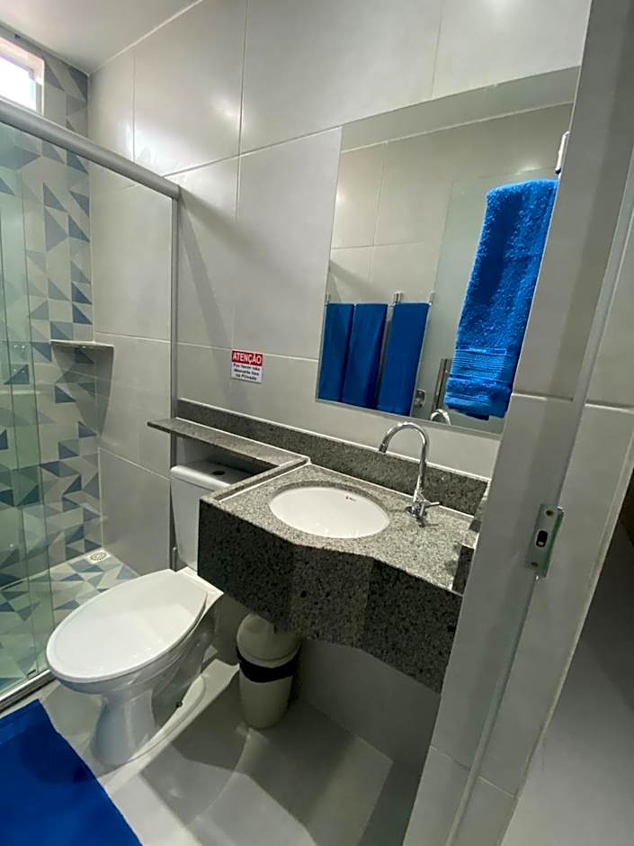 Suíte com banheiro privativo em Pousada recém construída,a 500mts do pátio do forró