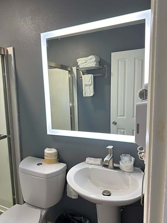 Fireside Inn By The Beach Boardwalk & Bowling