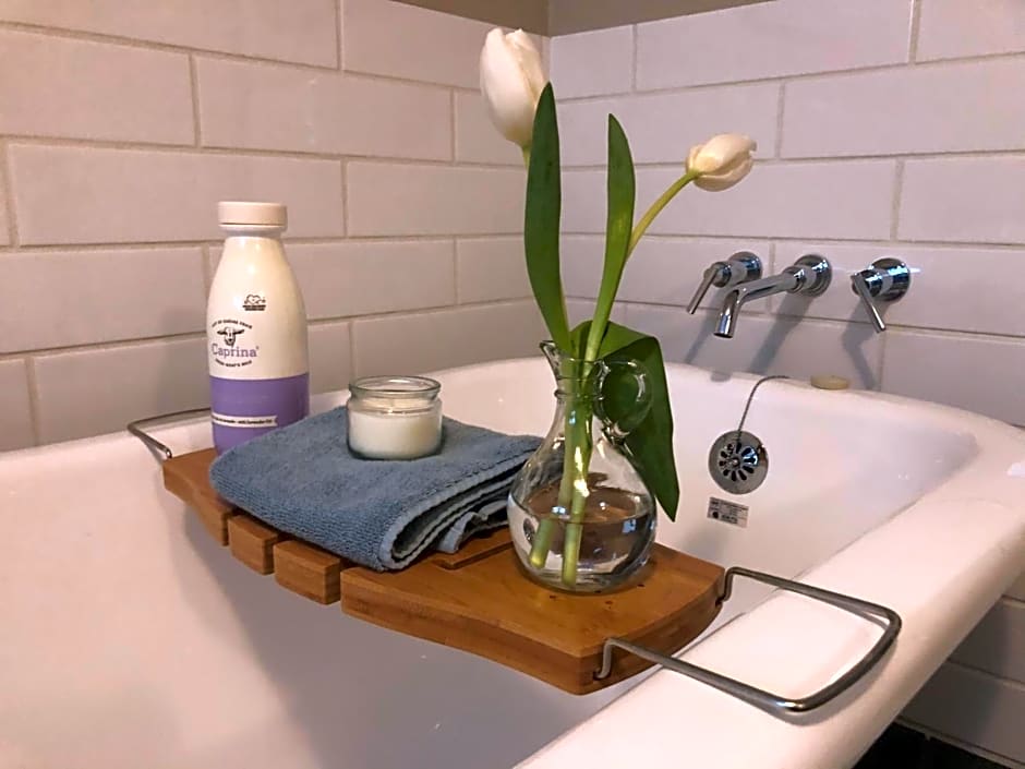 Great Slave Lakeside Bed & Breakfast