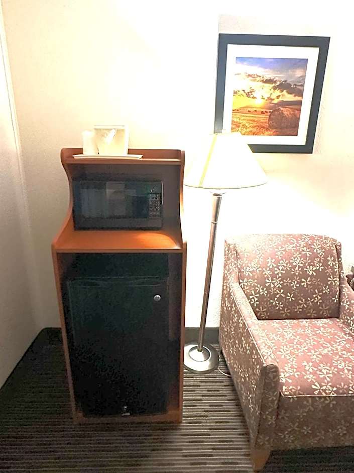 Sunflower Inn & Suites