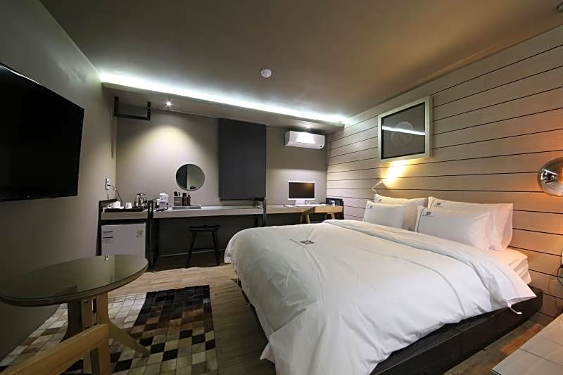 Avenue Hotel