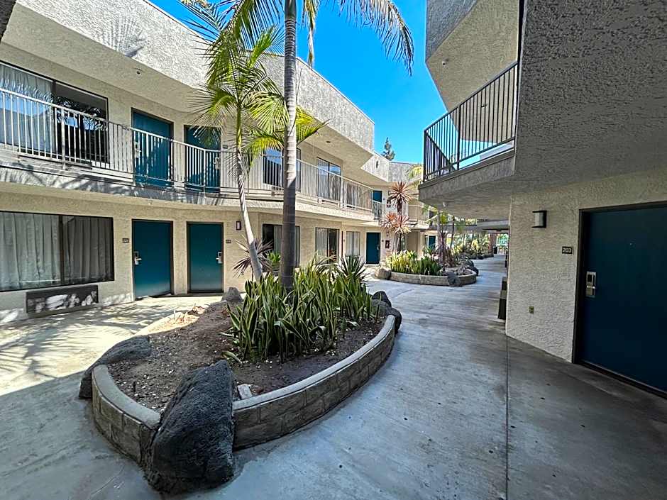 Studio 6 Suites Gardena, CA