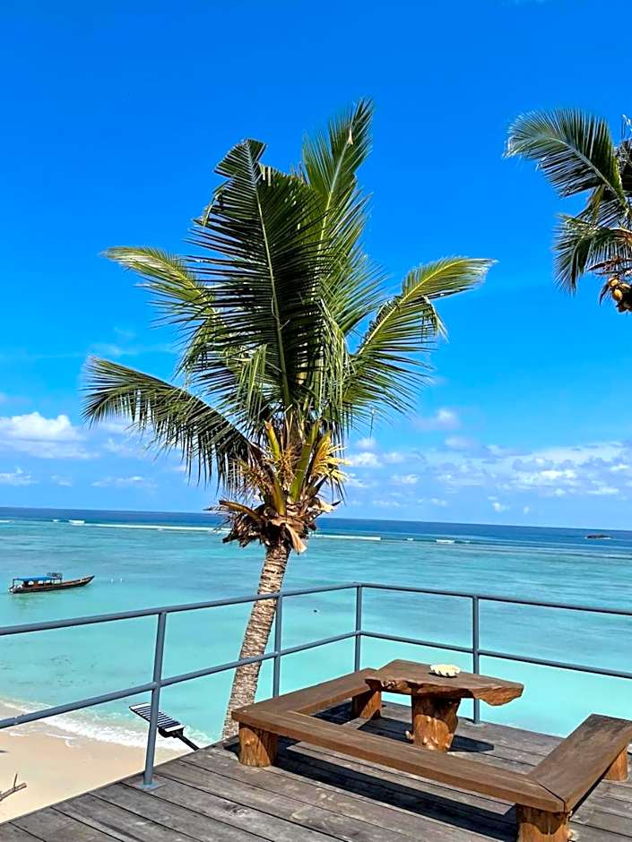 Sunset Surfing Villas Mentawai