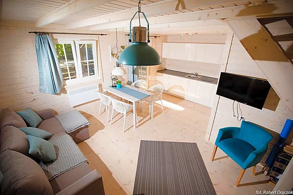 OŚRODEK KOLONIJNO WCZASOWY MEWA - przy plaży z basenem z podgrzewaną wodą i mini SPA