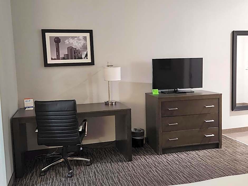 La Quinta Inn & Suites by Wyndham Dallas Grand Prairie North