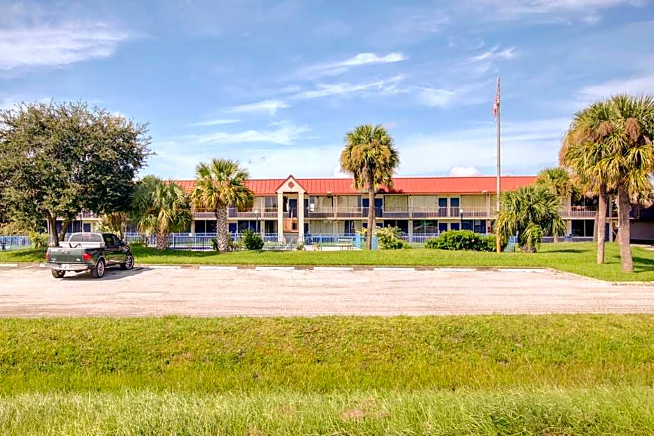 OYO Hotel Dundee By Crystal Lake