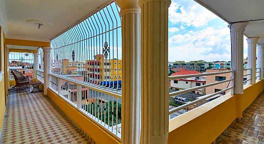 Tropical Island Apartahotel