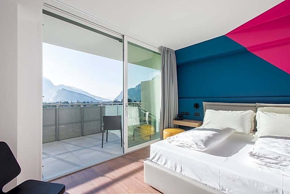 HOODY ACTIVE & HAPPINESS HOTEL