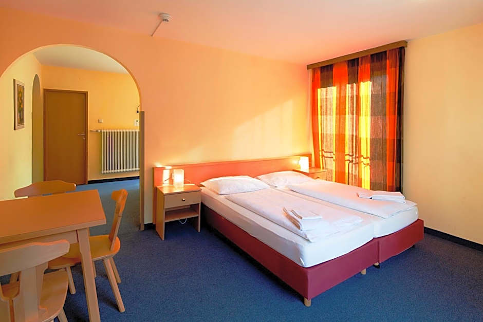 Euro Youth Hotel & Krone