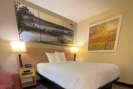Queen Room - Disability Access - Non-Smoking