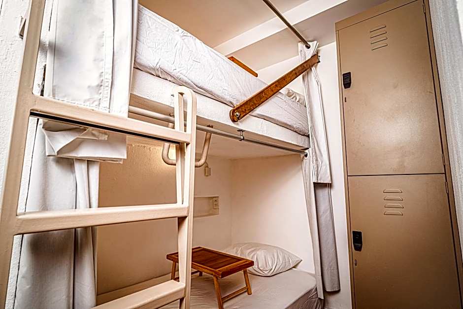 Nomads Party Hotel & Hostel