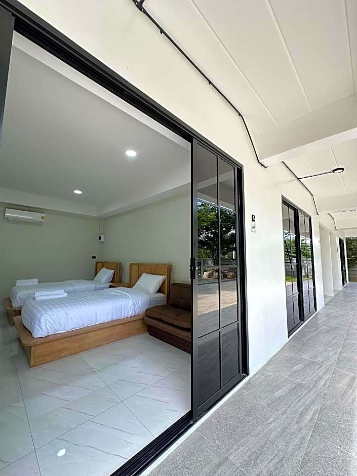 Bamboo Resort Suphanburi (in Bamboo Japanese Goods Warehouse)