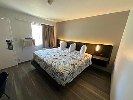 Queen Room - Disability Access - Roll in Shower