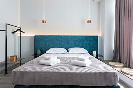 Enattica Monastiraki Living