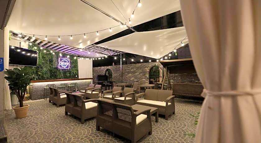 February Hotel SeongSeo