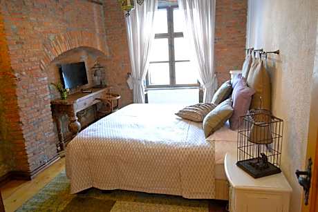 One-Bedroom Apartment with Balcony