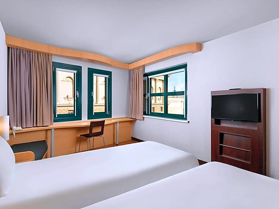 Ibis Budapest Heroes Square Hotel