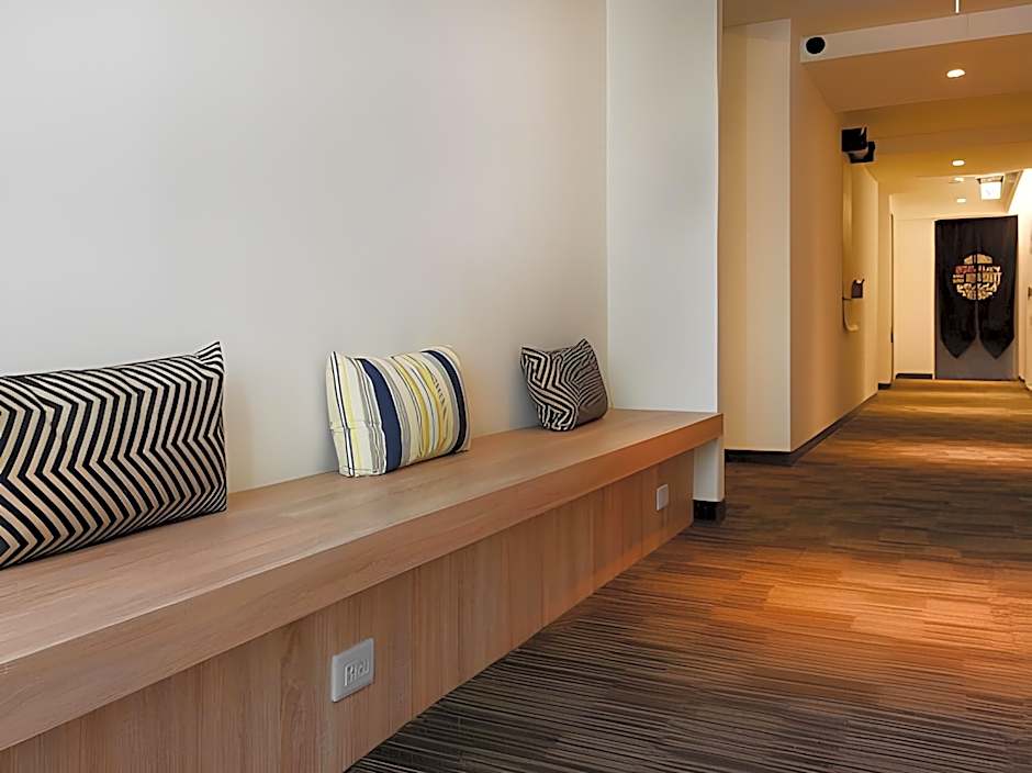 Stray Birds Taichung Hostel