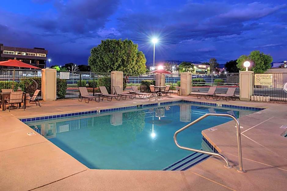 Hampton Inn By Hilton Albuquerque-University/Midtown