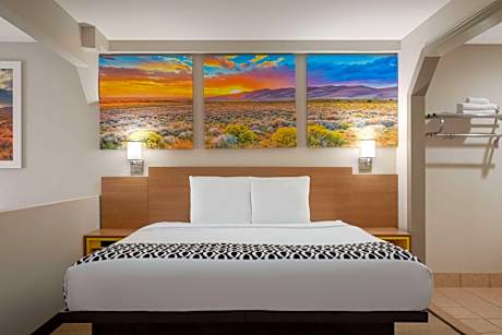 King Suite - Smoking