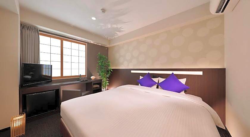 Marutamachi Crystal Hotel