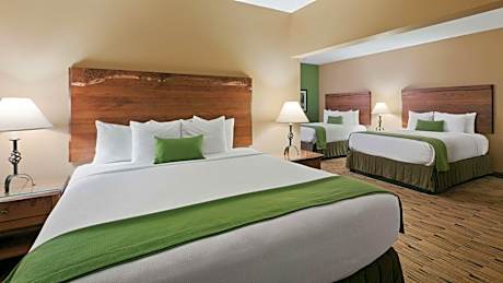 Family Room with River View - Non-Smoking