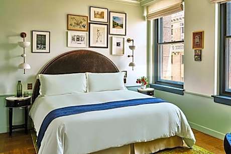 Study King Room with City View