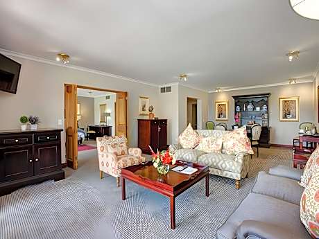 Executive Suite, 1 King, Lake view