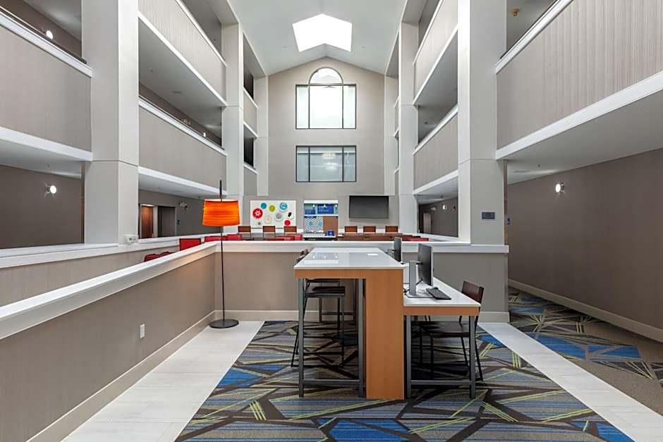 Holiday Inn Express & Suites Milton East I-10 By IHG