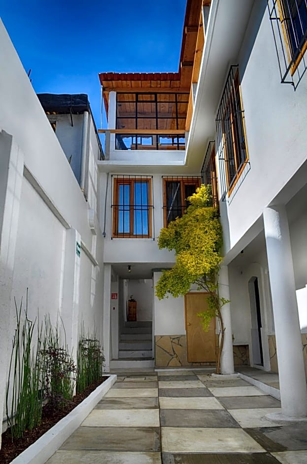 La Tozi Hotel