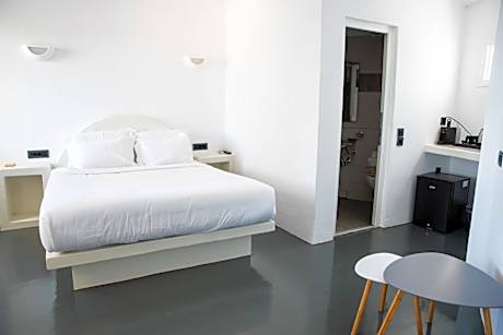 Superior Suite with Outdoor Jetted Tub & Sea View