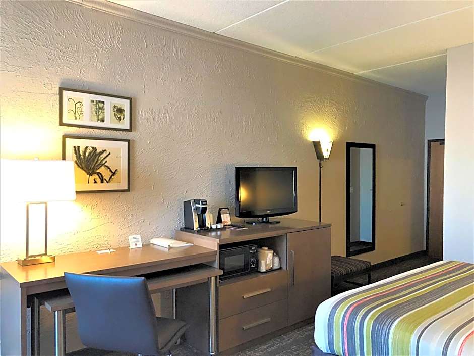 Country Inn & Suites by Radisson, Mt. Pleasant-Racine West, WI