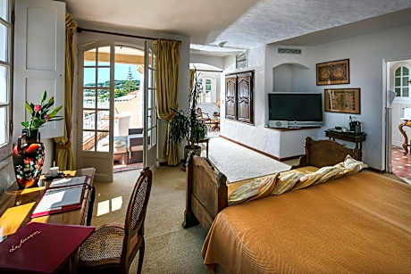 Deluxe Suite with Sea View