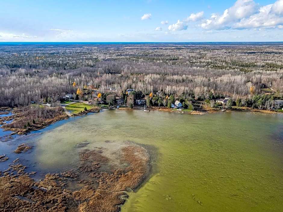 Serene Lakefront Retreat Explore & Unwind