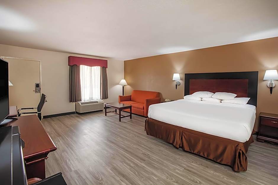 Days Inn & Suites by Wyndham Tyler