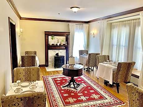 Dartmouth House Inn