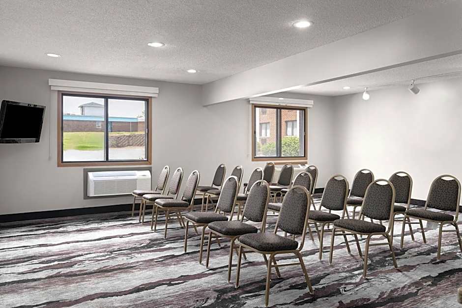 Ramada by Wyndham Cedar Rapids South