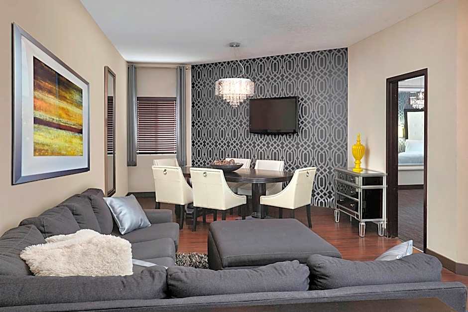 Four Points By Sheraton Hotel & Suites Calgary West