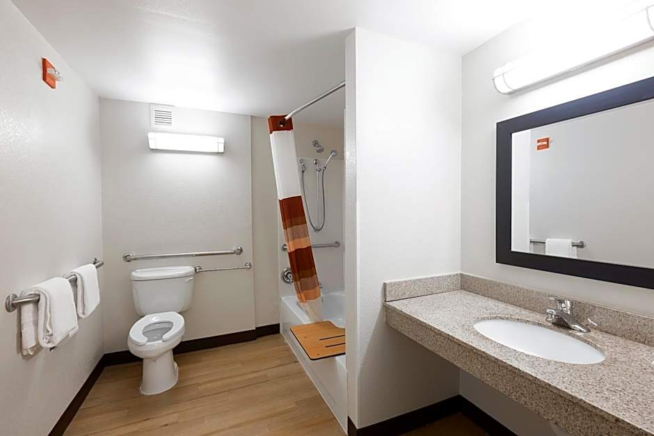 Red Roof PLUS+ Boston - Woburn/Burlington