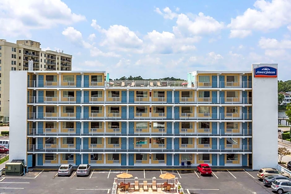 Howard Johnson by Wyndham Virginia Beach At The Beach