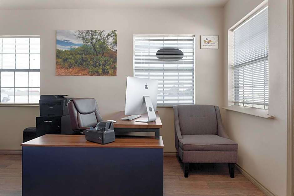 Eagle's Den Suites Andrews a Travelodge by Wyndham