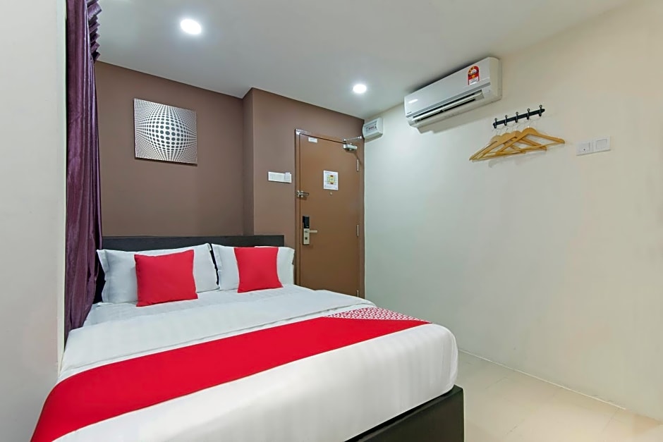 Super OYO 326 Tc Hotel