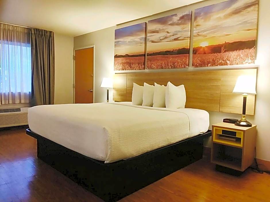 Days Inn by Wyndham Osage Beach Lake of the Ozarks