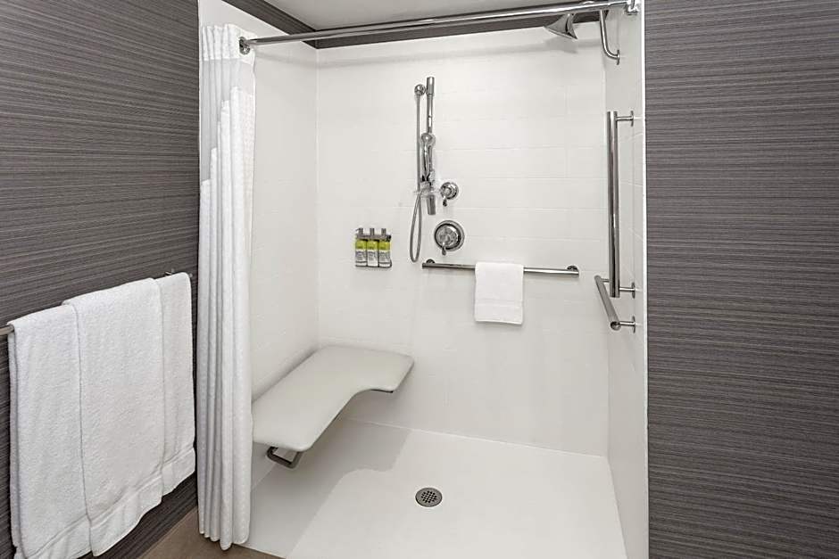 Holiday Inn Express Hotel & Suites East End By IHG