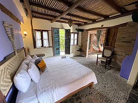 Quadruple Room with Shared Bathroom