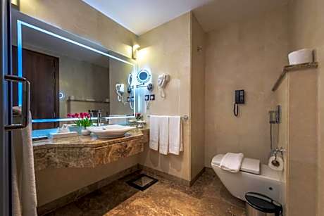 Deluxe King Room Haram view