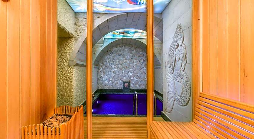 Acer Cave Hotel